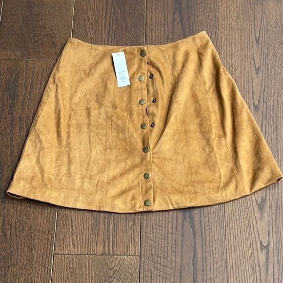 NWT Miami Women’s Faux Suede Brown Skirt Size Medium - Picture 1 of 5